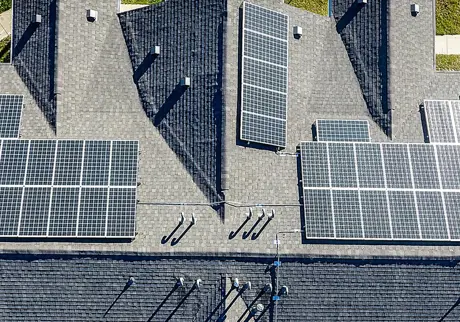 Stort tak med solceller