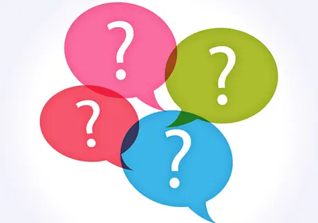 Frågetecken i pratbubblor med olika färger