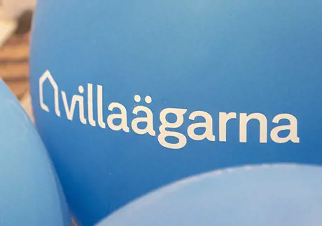 Blåa Villaägarna-ballonger