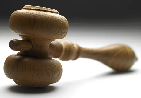 Årsmötesklubba på bord