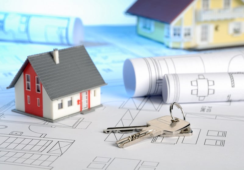 Modellhus och nycklar på ritningar