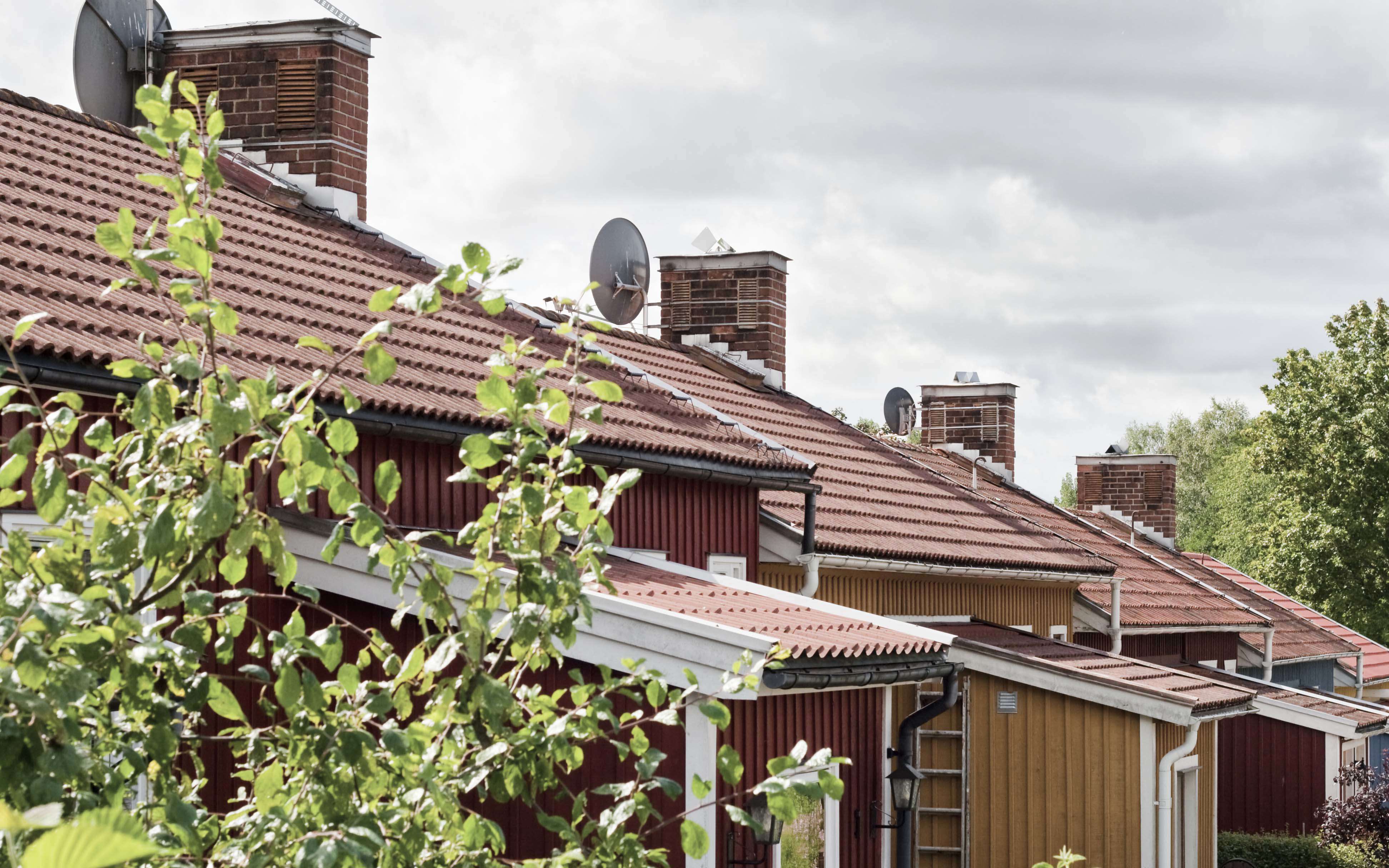 Röda och gula radhus