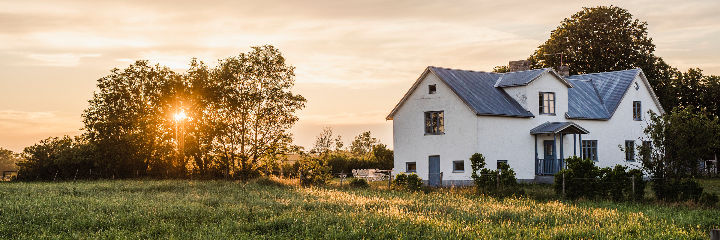 Hus med solnedgång