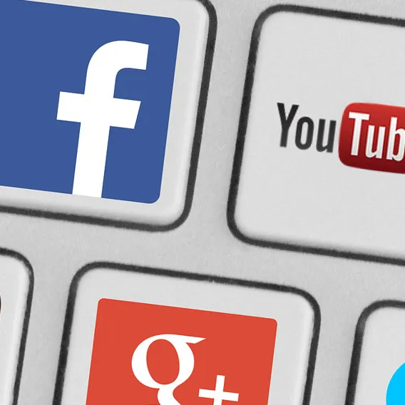 Skärm med ikoner på sociala medier