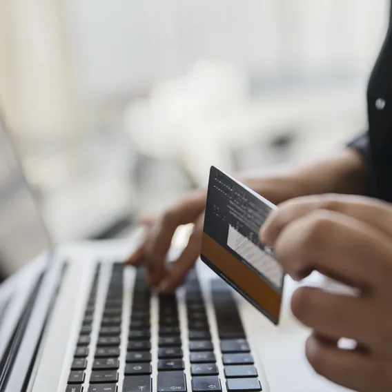 Betala med kreditkort vid dator