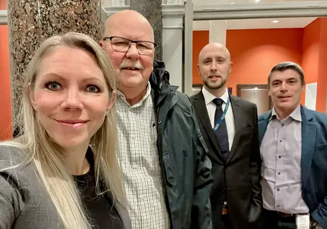 Bild halvfigur på Erica Halling och Håkan Larsson från Villaägarna.