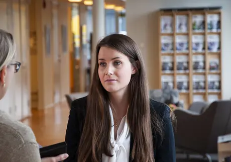 Karin Hägglöf, förbundsjurist Villaägarna intervjuas