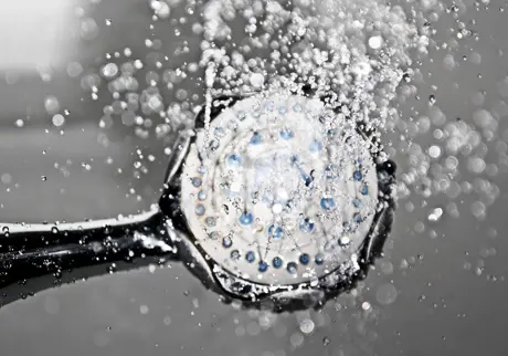 Duschtråg med vatten