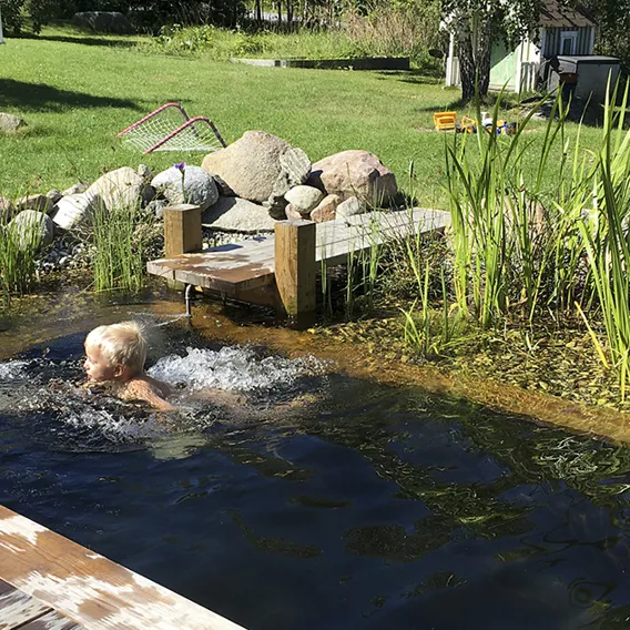 Barn badar i baddam