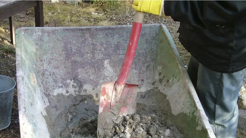 Mura grill - betong Skottkärra med betong i.