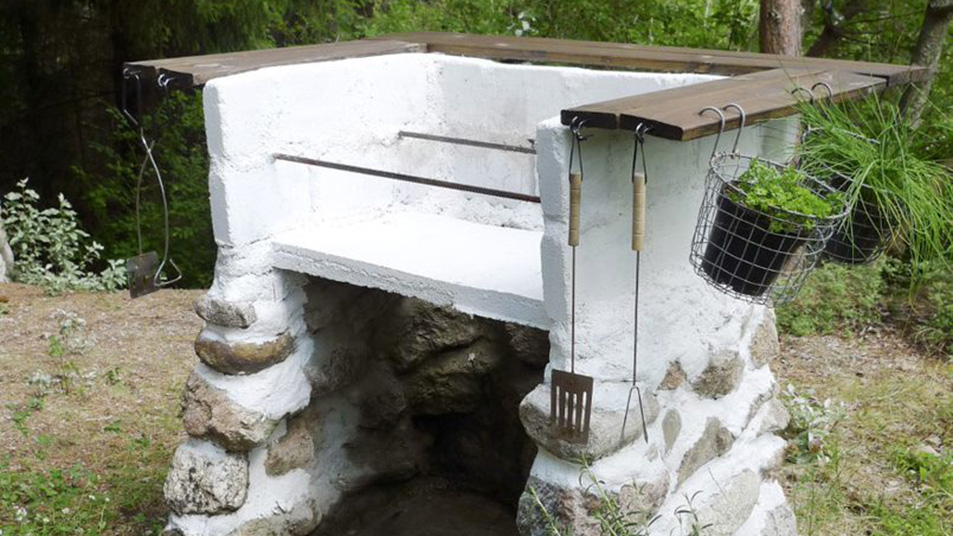 Den färdigmruade grillen.