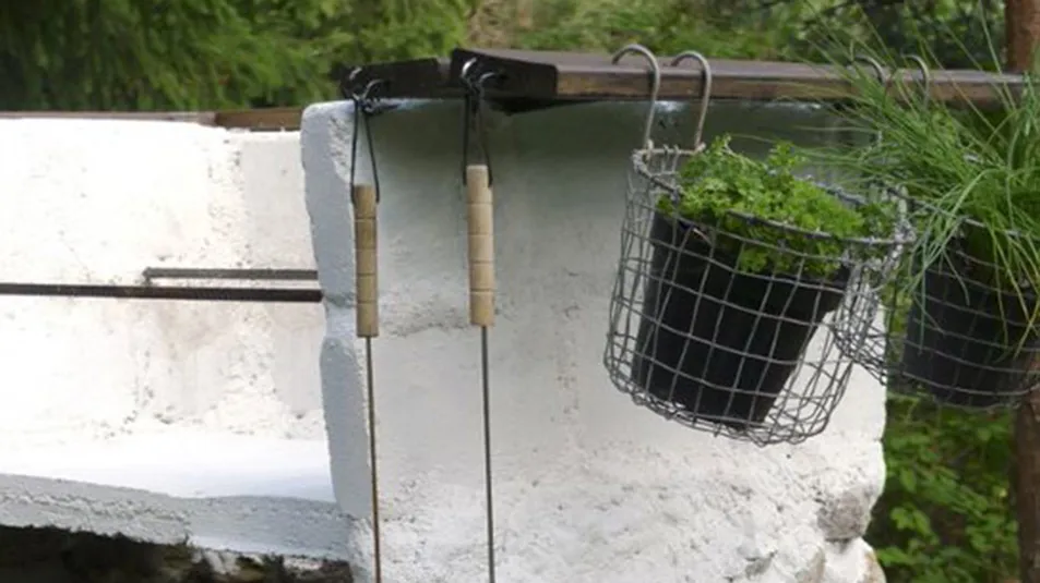 Mura grill - krokar Krokar för redskap med mera.