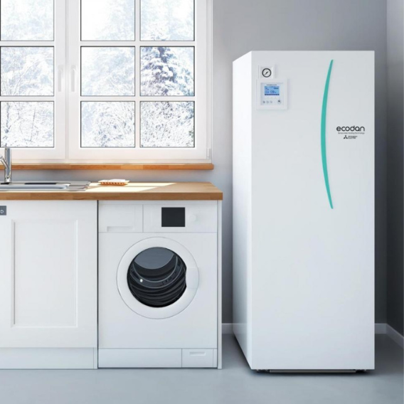 Våtrum med tvättmaskin och luft-vattenvärmepump