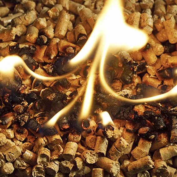 Pellets med eldslågor