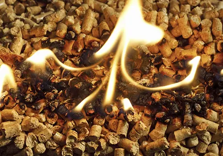 Pellets med eldslågor
